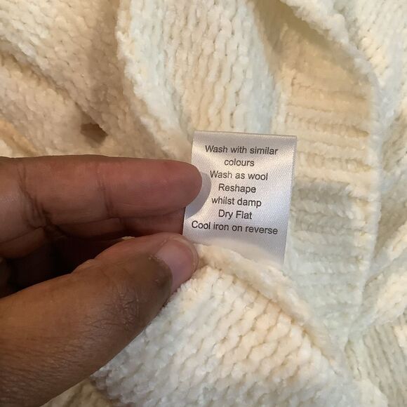 Long Sleeve/Off the Shoulder by In The Style - Picture 8 of 8